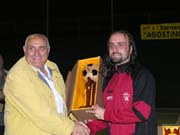 18 Il segretario dell' Associazione Marini Enrico premia il capo cannoniere DSCN5470